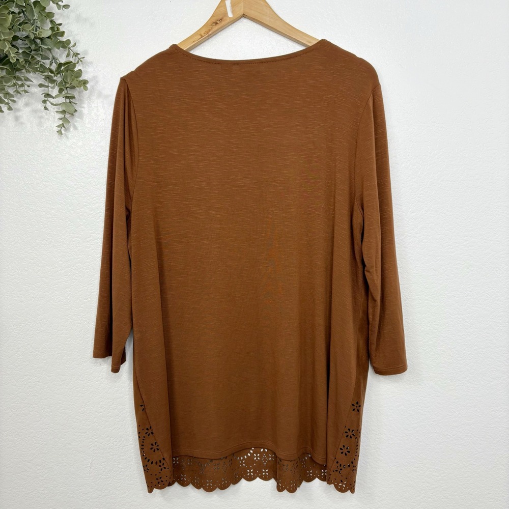 Chicos Brown Faux Suede Laser Cut Hem 3/4 Sleeve Top Blouse Size Large - Picture 4 of 4